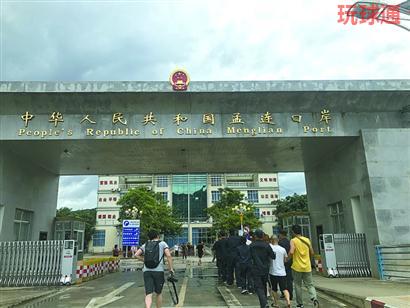 上海警方押解犯罪嫌疑人返回国境 上海警方押解犯罪嫌疑人返回国境