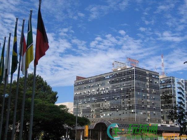 巴西总统大选前夕卢拉突颁令禁网上BC  批如癌症必须切除肿瘤